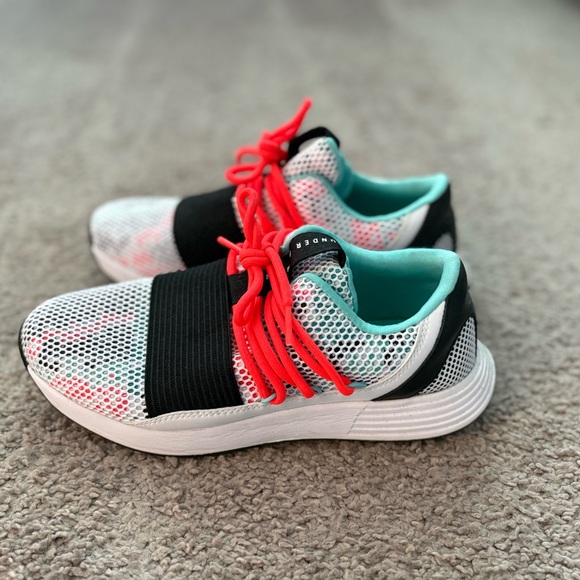 NWOT Under Armour Women’s Sneakers Size 7 - Picture 1 of 5